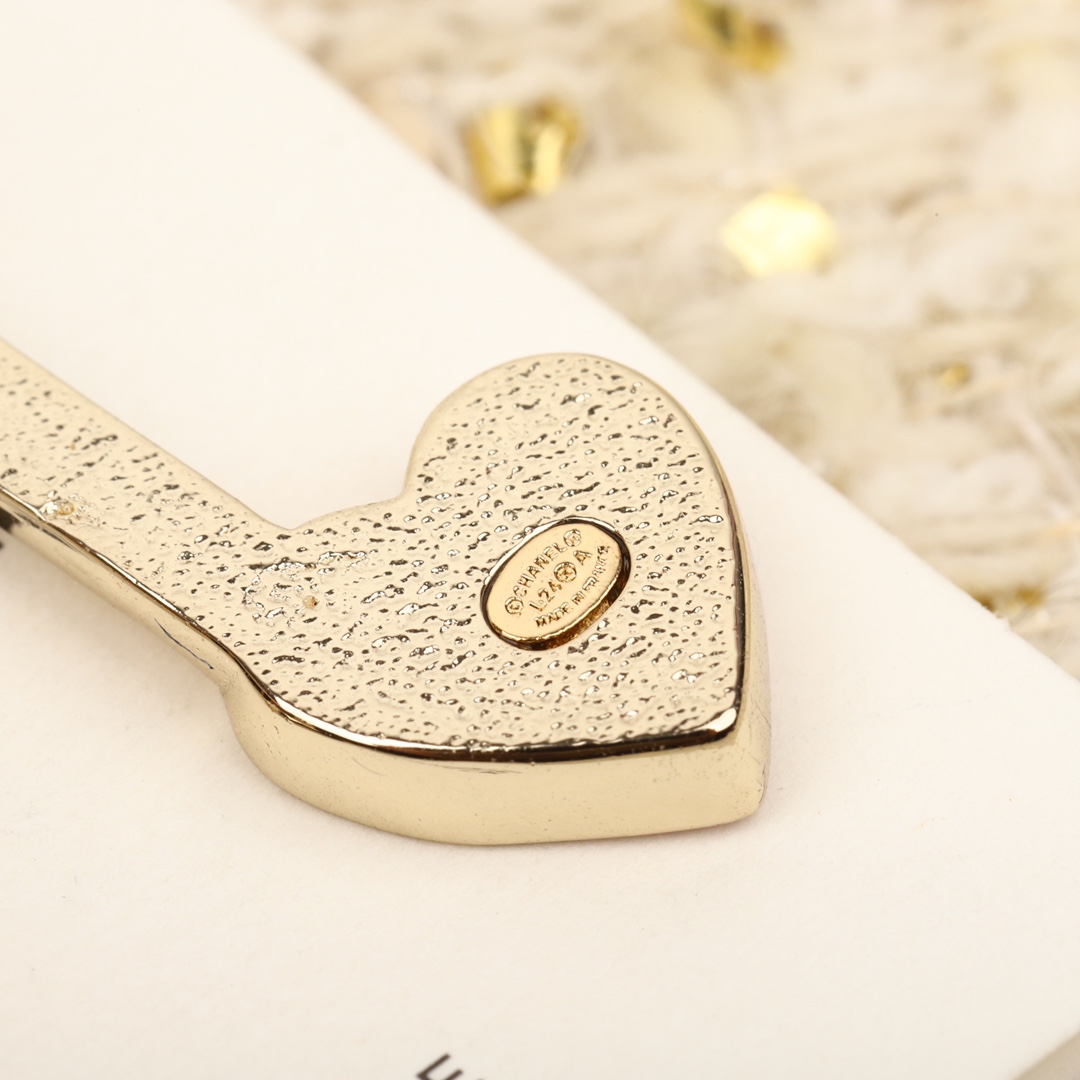 [TOP] CHANEL Note Brooch-Pink