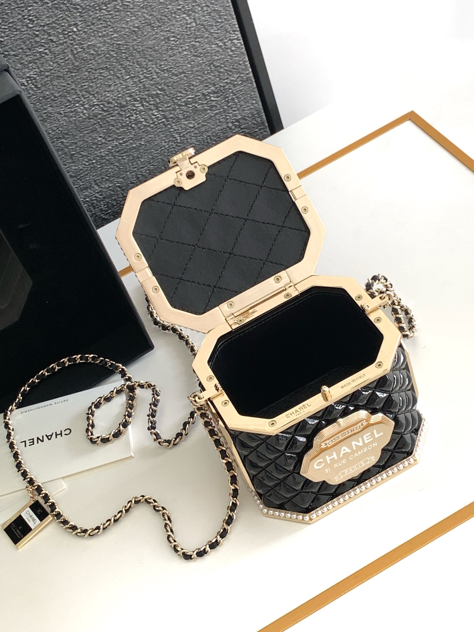[TOP] CHANEL Collectible Tea Can Bag 15x14x12cm - Black