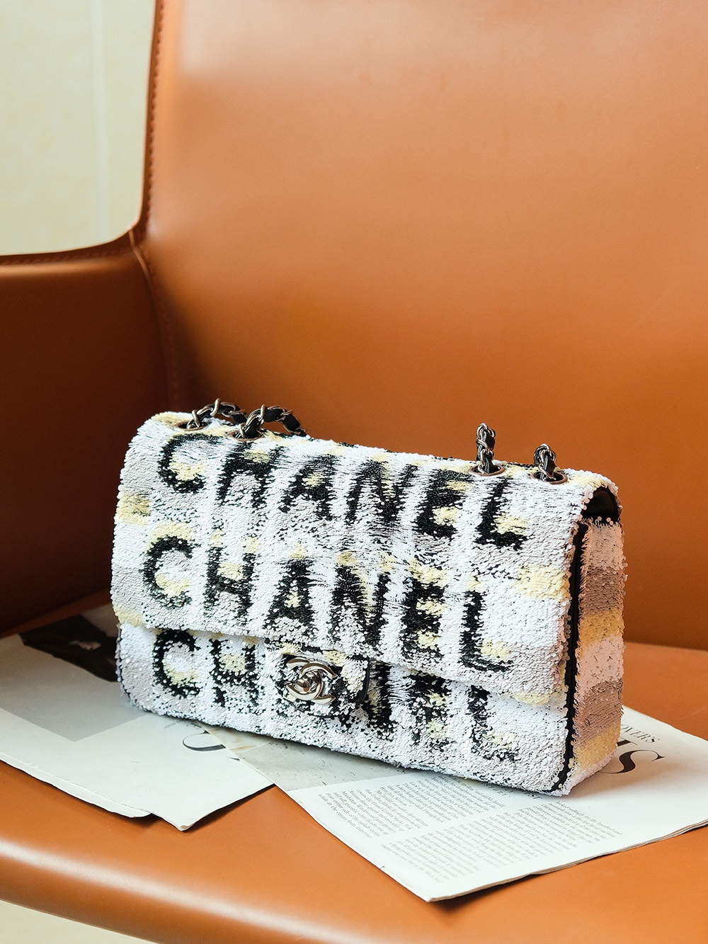 [TOP] CHANEL Lambskin Flap Bag with Sequins 20cm/25cm - White