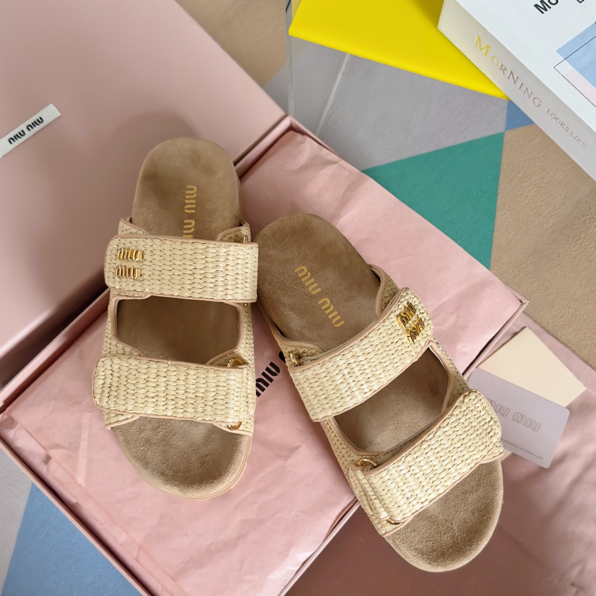 [TOP] Miu Miu Matelassé Nappa Straw Slippers - Khaki