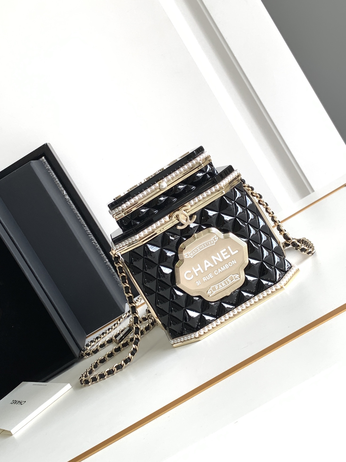 [TOP] CHANEL Collectible Tea Can Bag 15x14x12cm - Black