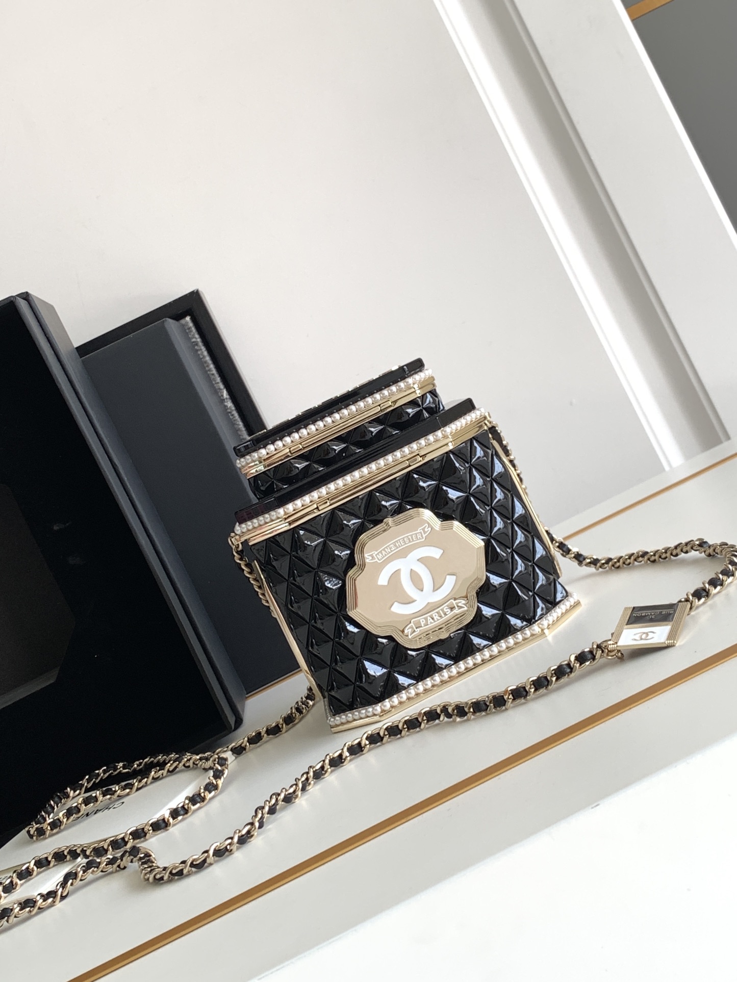 [TOP] CHANEL Collectible Tea Can Bag 15x14x12cm - Black