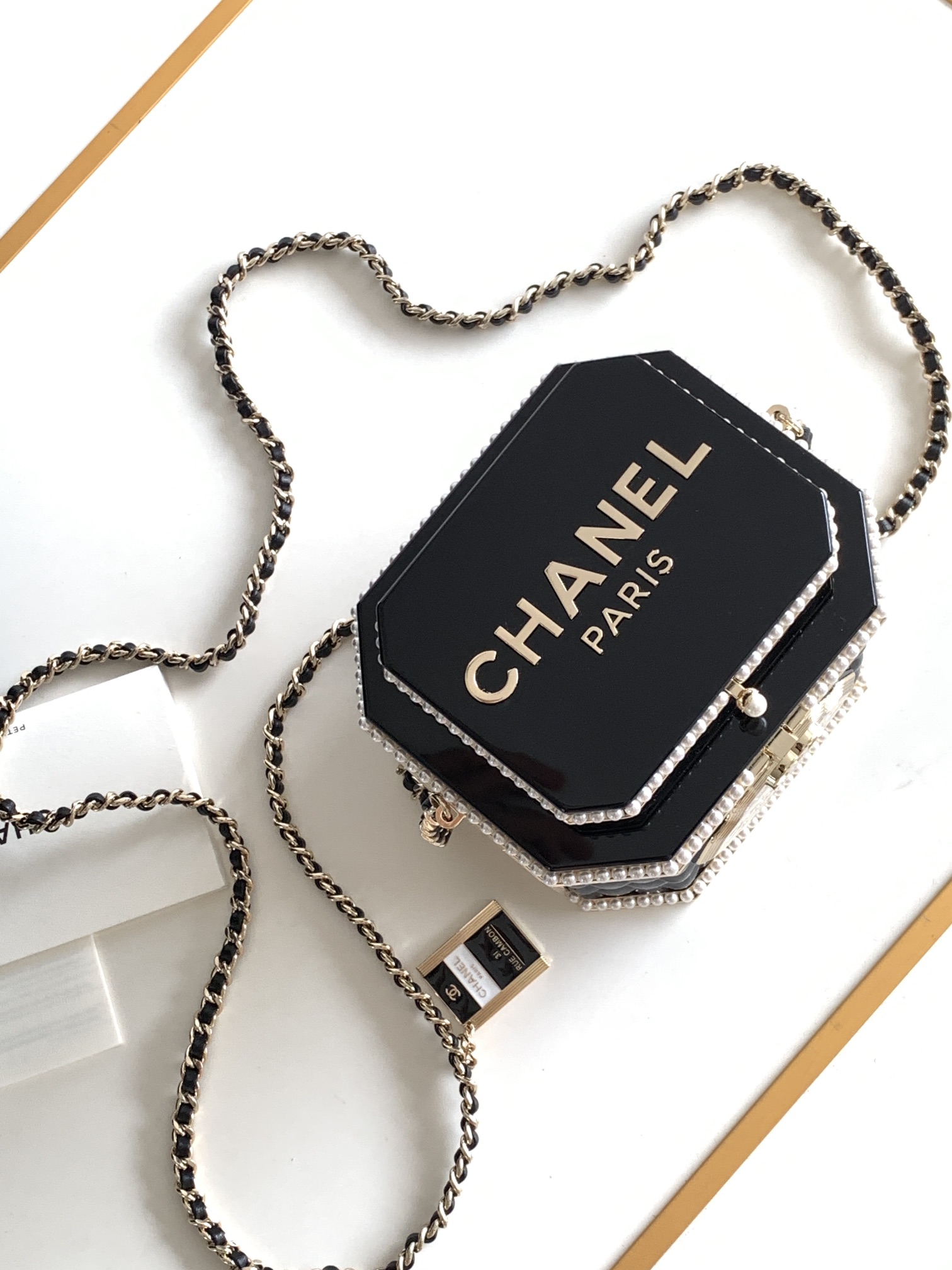 [TOP] CHANEL Collectible Tea Can Bag 15x14x12cm - Black