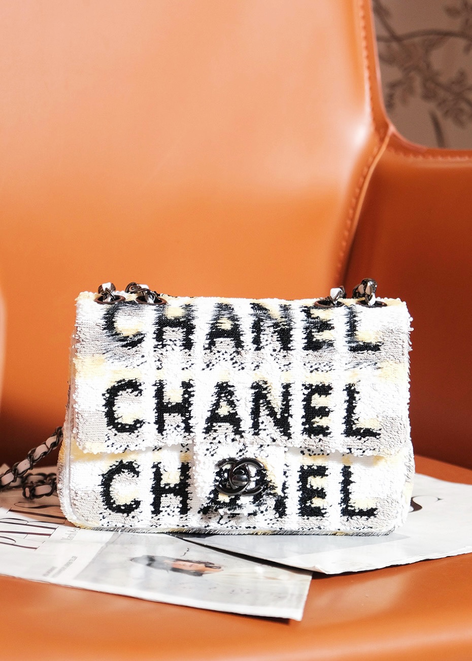 [TOP] CHANEL Lambskin Flap Bag with Sequins 20cm/25cm - White