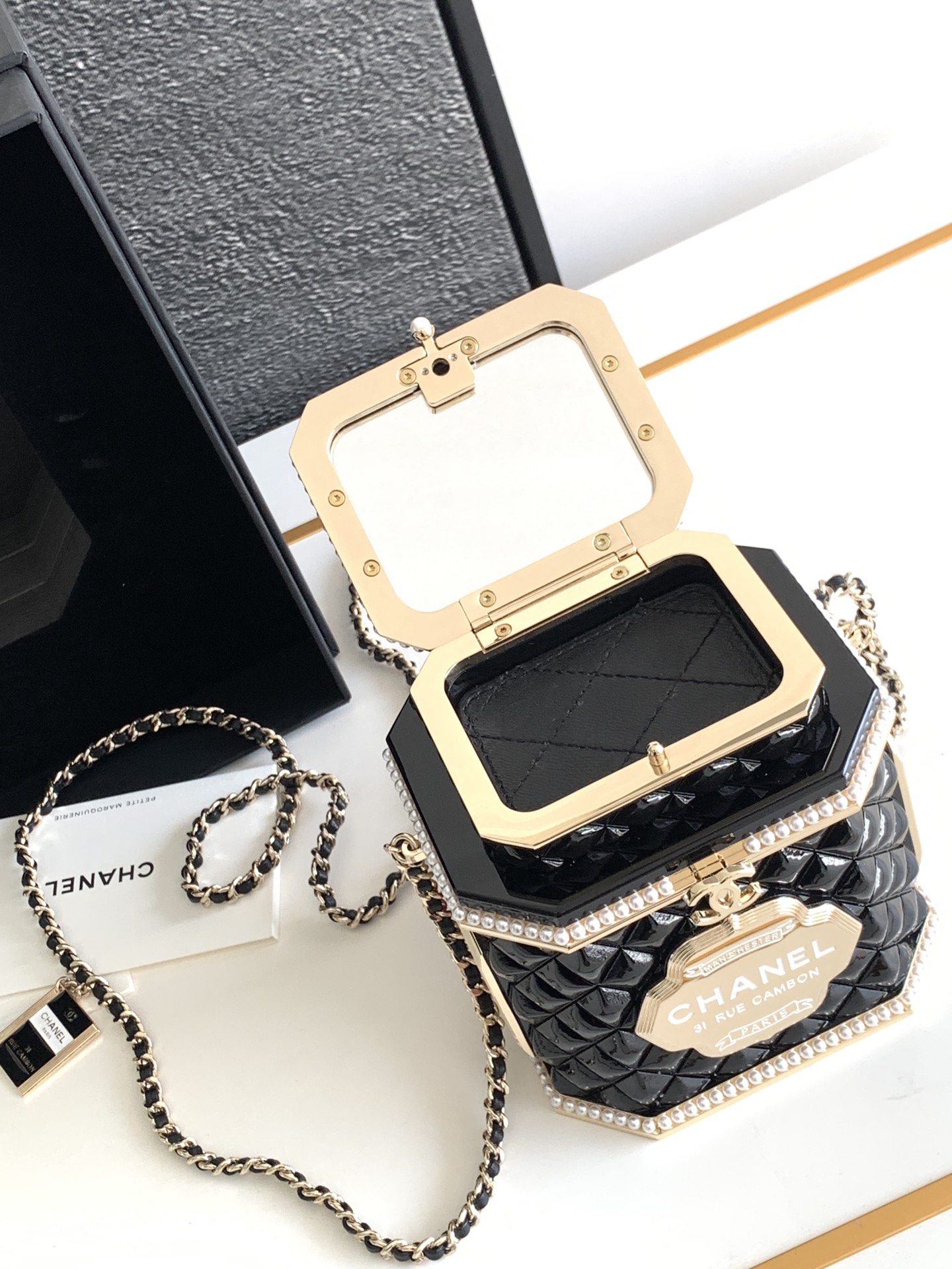 [TOP] CHANEL Collectible Tea Can Bag 15x14x12cm - Black