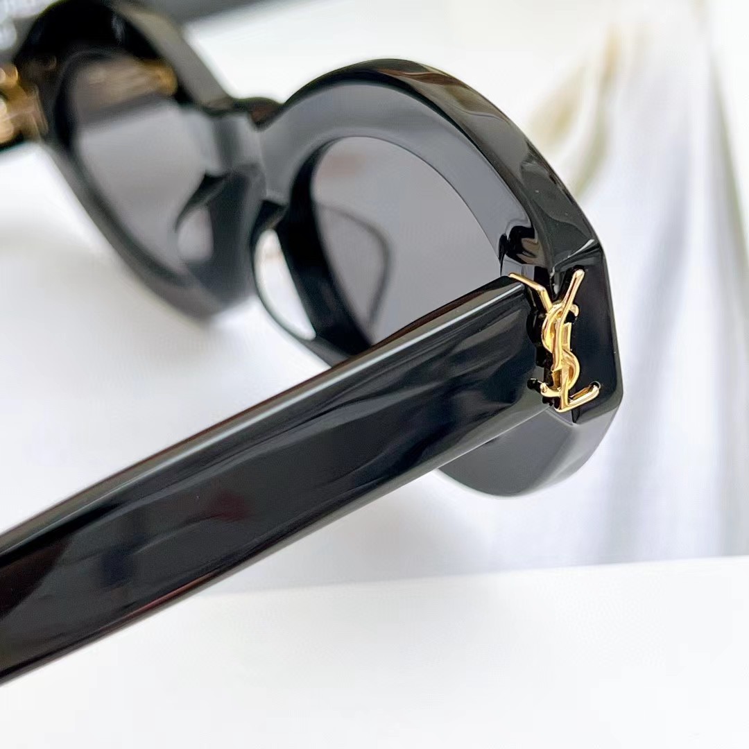 [TOP] Yves Saint Laurent YSL Sunglasses - Black
