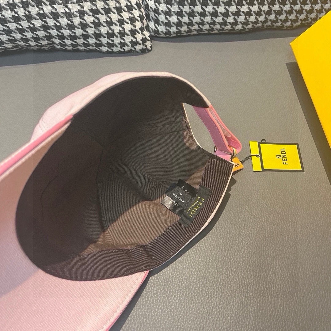 [TOP] FENDI  Baseball Cap - Pink