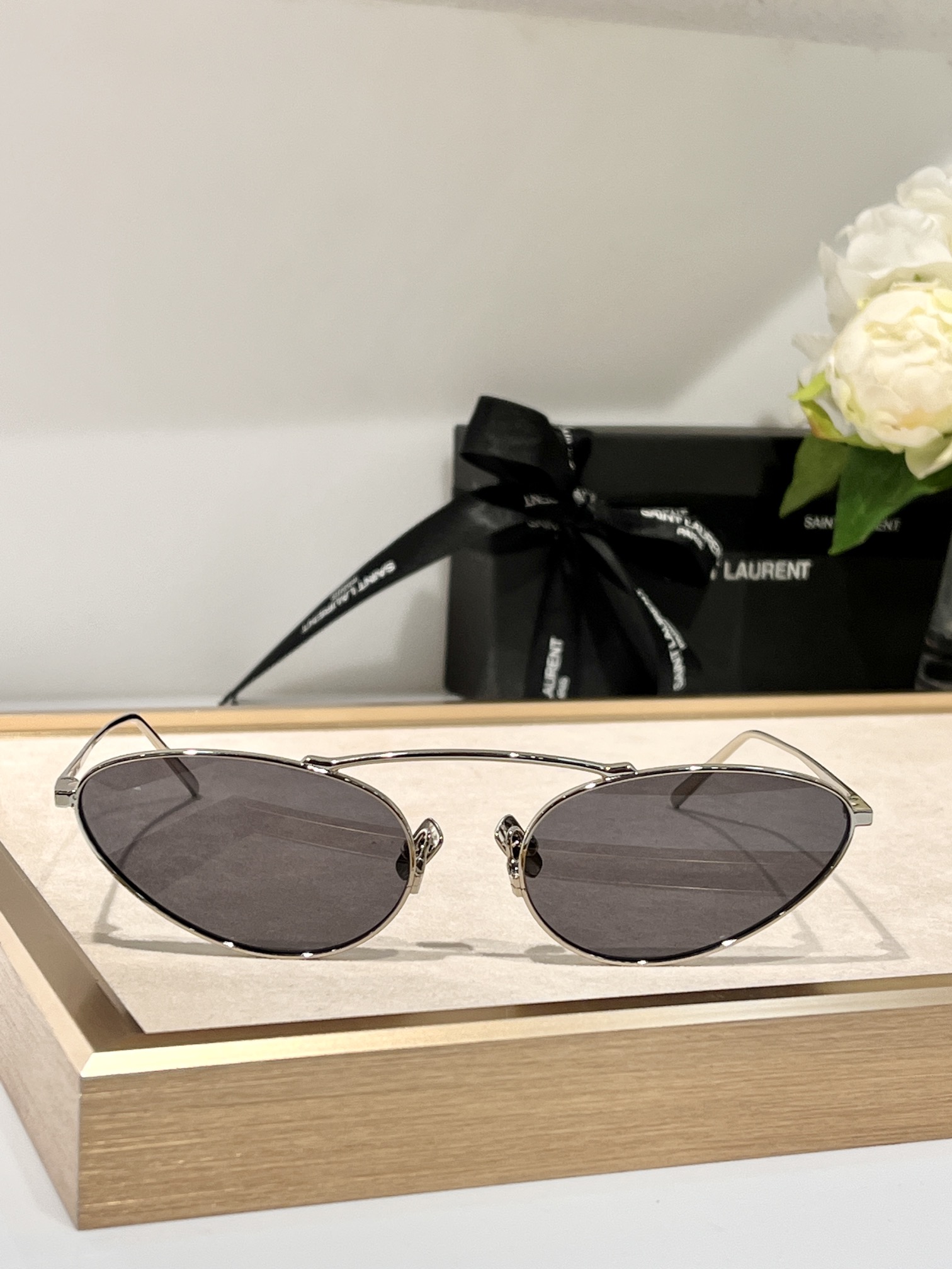 [TOP] Yves Saint Laurent YSL Sunglasses - Silver