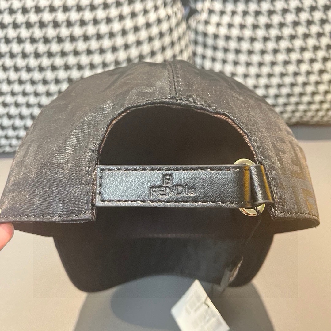 [TOP] FENDI  Baseball Cap - Black
