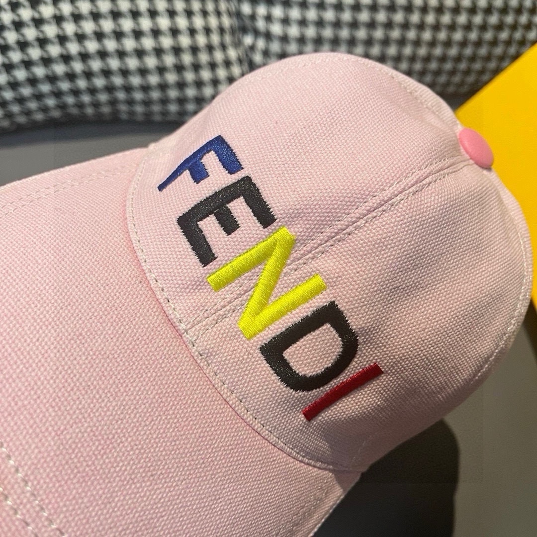 [TOP] FENDI  Baseball Cap - Pink
