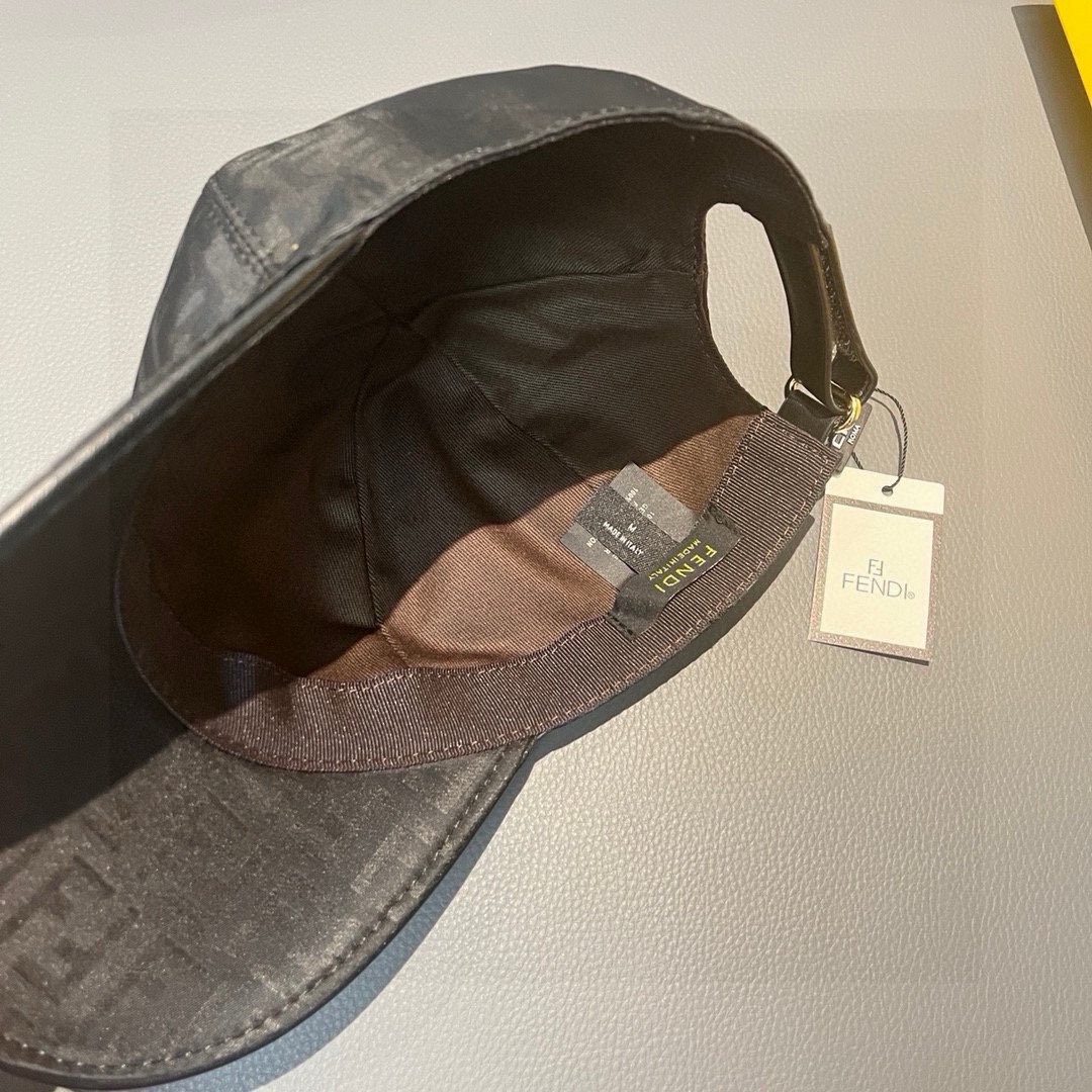[TOP] FENDI  Baseball Cap - Black