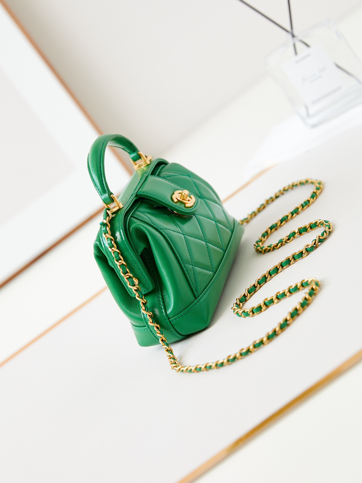 [TOP] CHANEL Top Handle Bag 12x18x7cm - Green