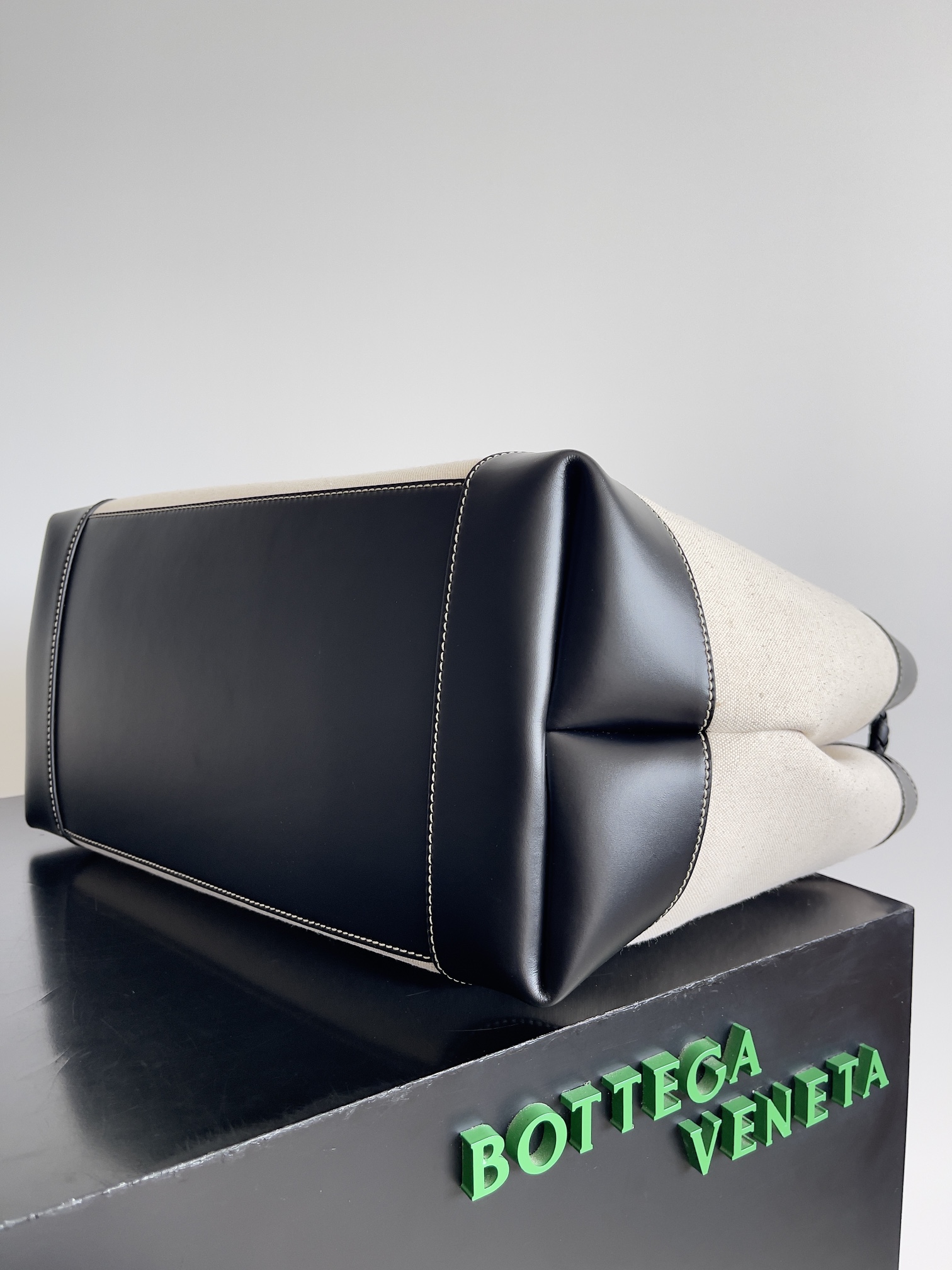 [TOP] Bottega Veneta BV Leather Canvas Tote Bag - Three Sizes