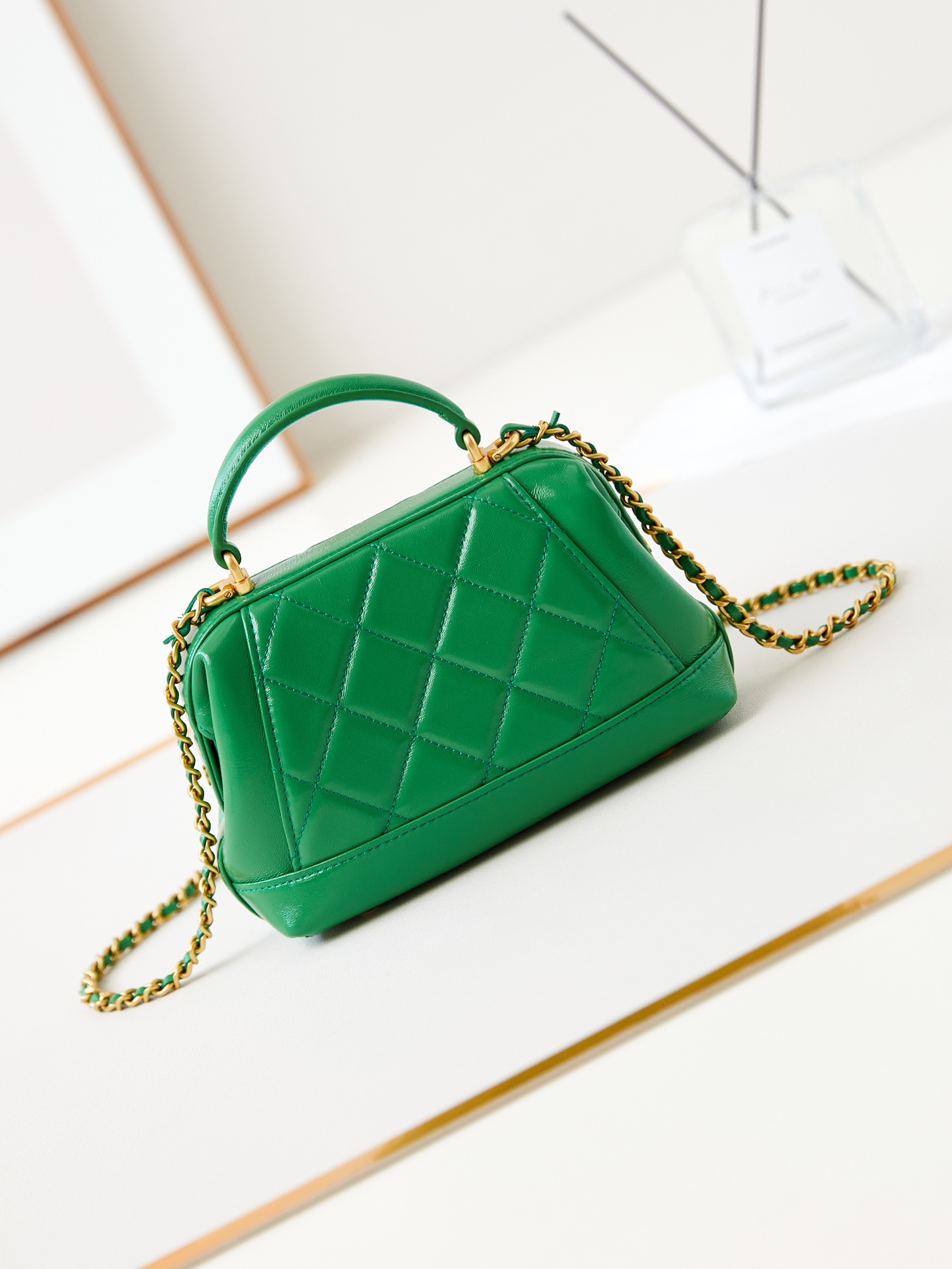 [TOP] CHANEL Top Handle Bag 12x18x7cm - Green