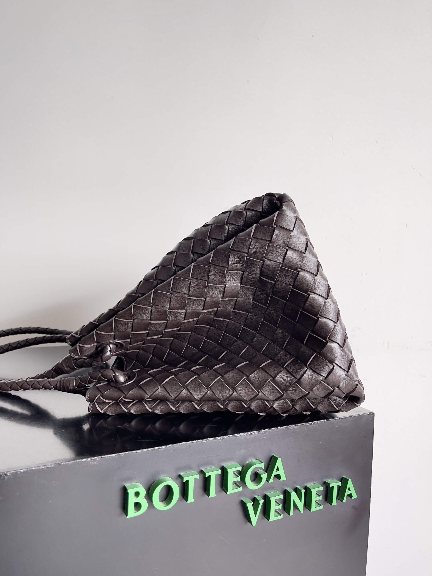 [TOP] Bottega Veneta BV Andiamo Parachute bag 30*26*20cm - 7 Colors - 711 Luxury