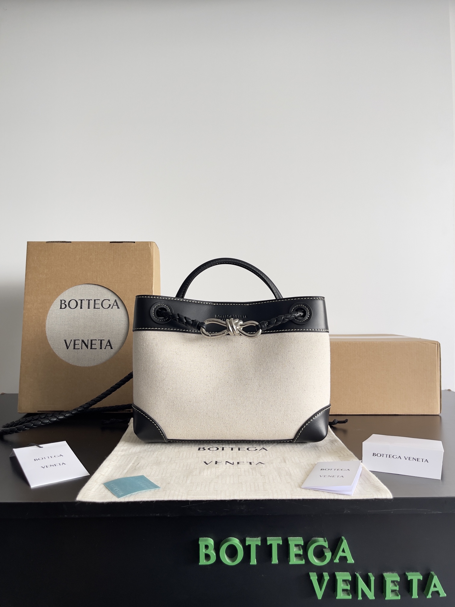 [TOP] Bottega Veneta BV Leather Canvas Tote Bag - Three Sizes