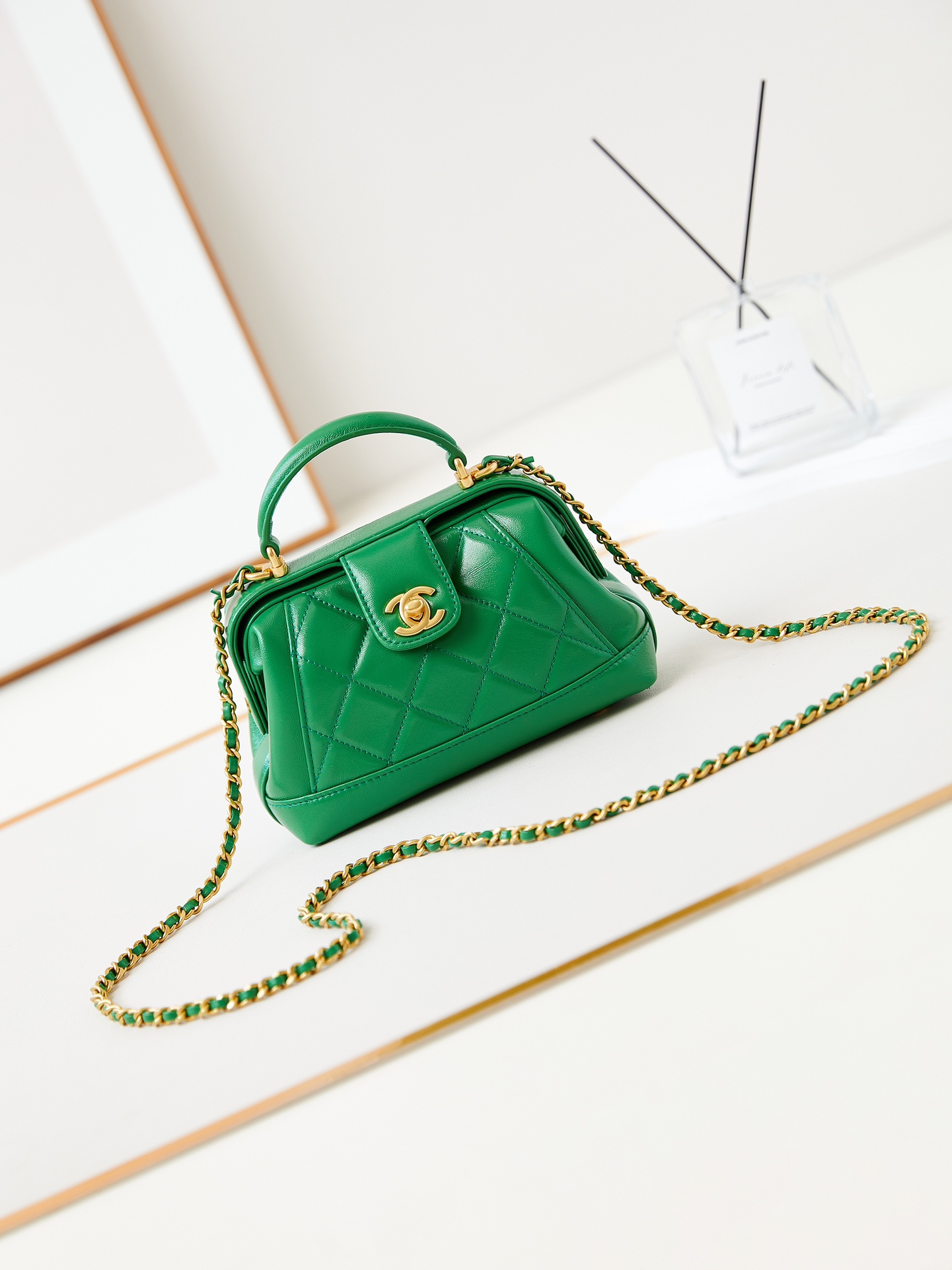 [TOP] CHANEL Top Handle Bag 12x18x7cm - Green