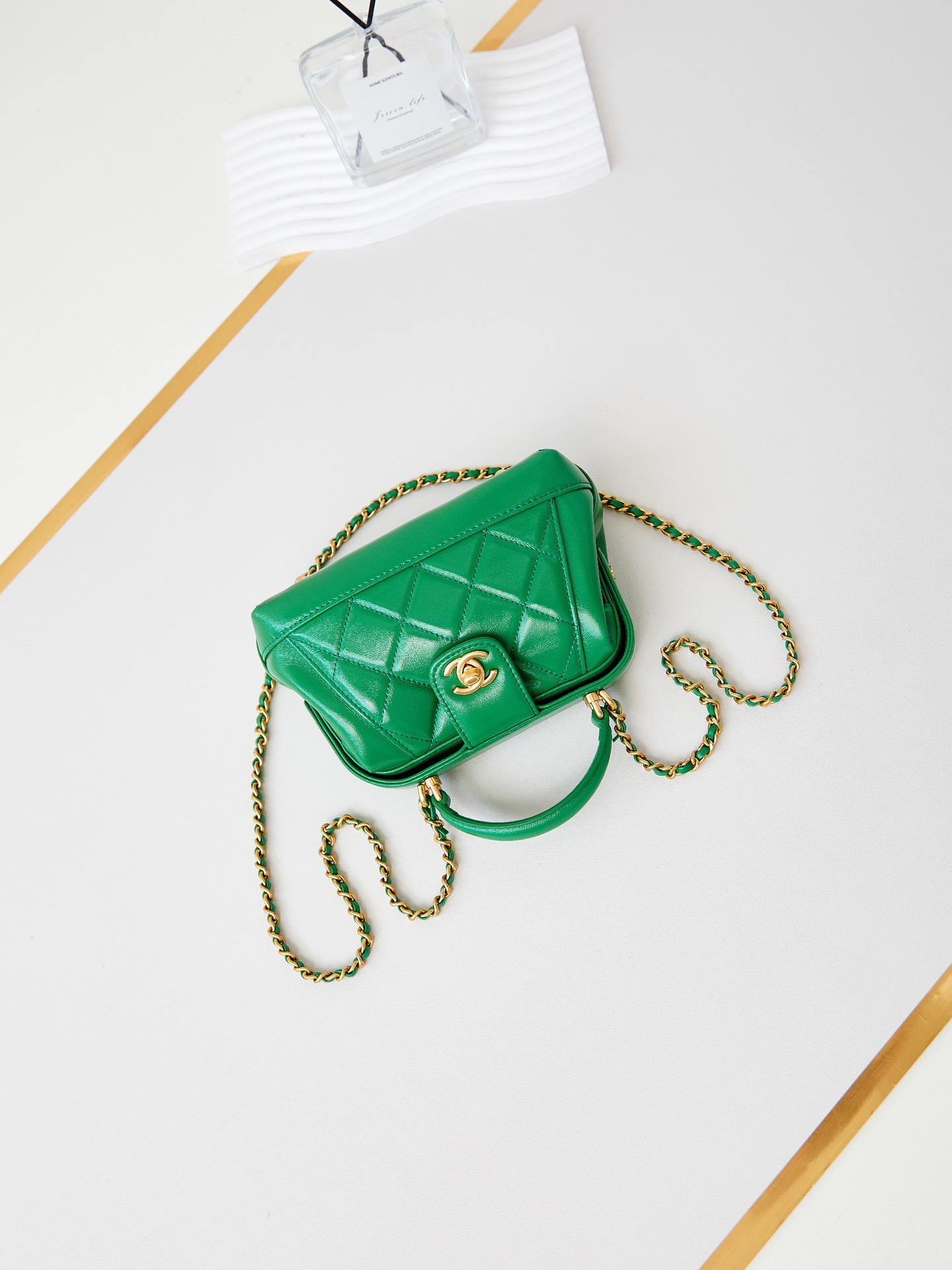 [TOP] CHANEL Top Handle Bag 12x18x7cm - Green