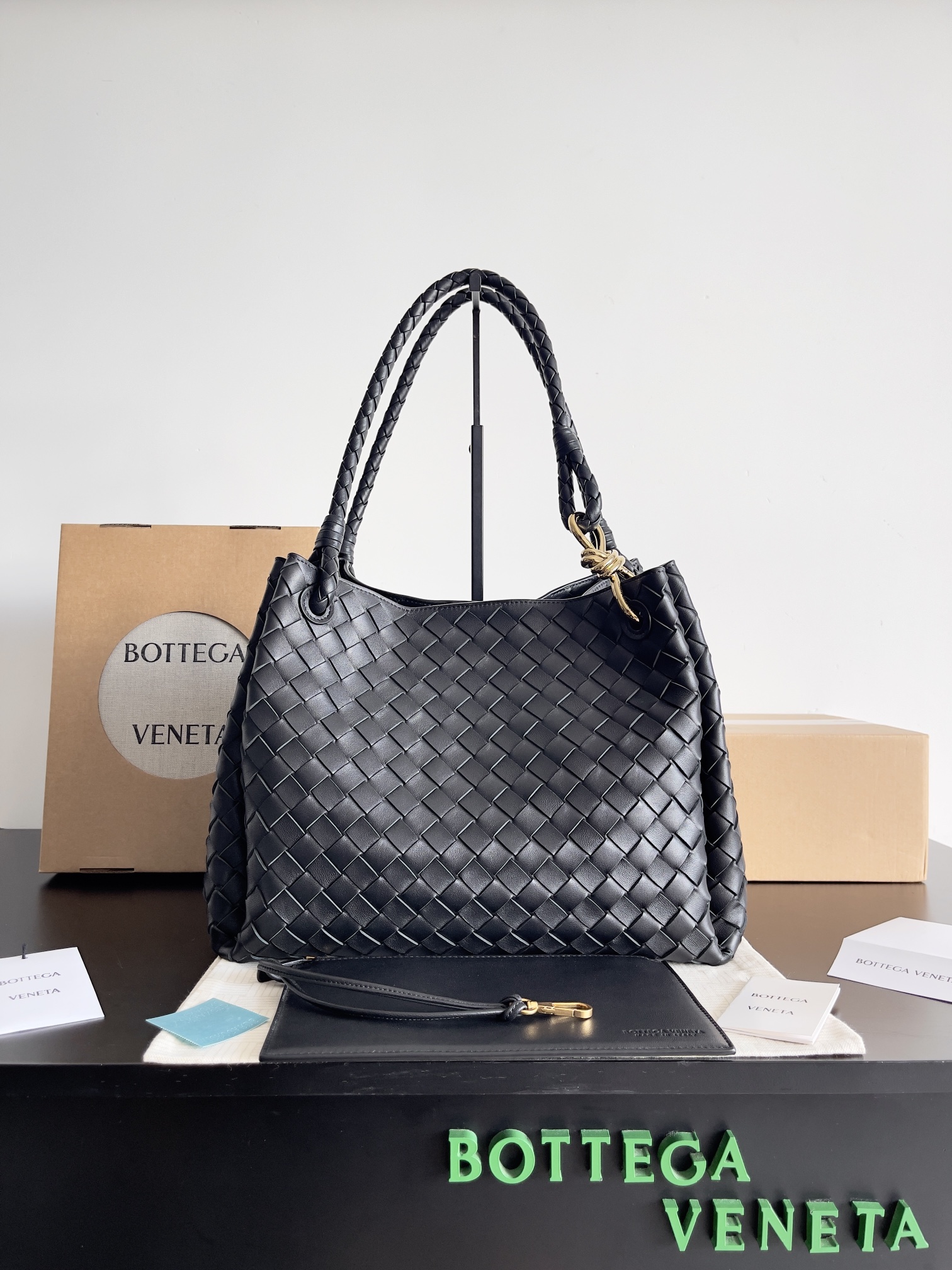 [TOP] Bottega Veneta BV Andiamo Parachute bag 30*26*20cm - 7 Colors - 711 Luxury