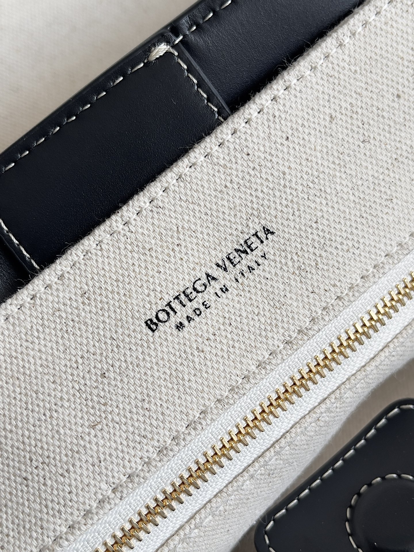 [TOP] Bottega Veneta BV Leather Canvas Tote Bag - Three Sizes