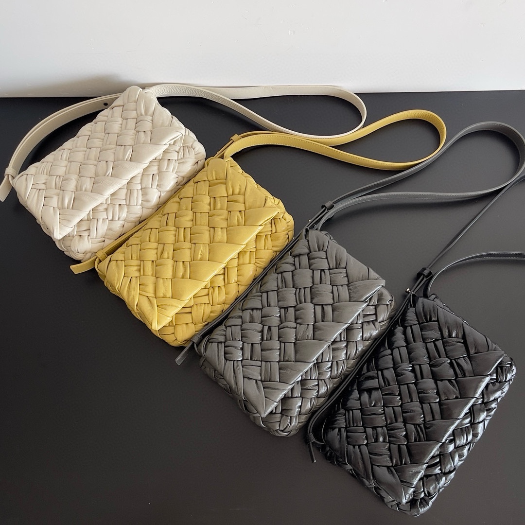 [TOP] Bottega Veneta BV Rumple Messenger Handbag Crossbody Bag - Four Colors