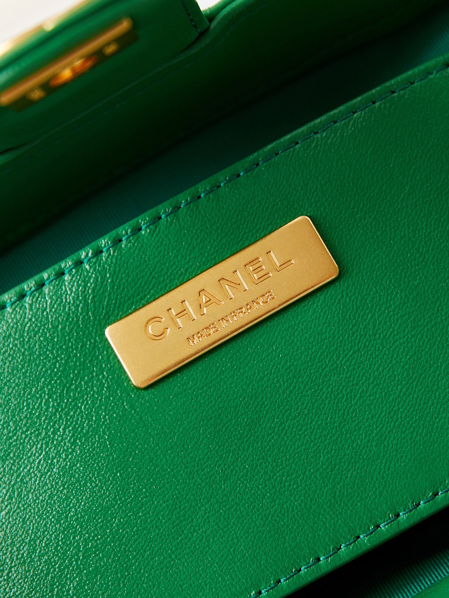 [TOP] CHANEL Top Handle Bag 12x18x7cm - Green