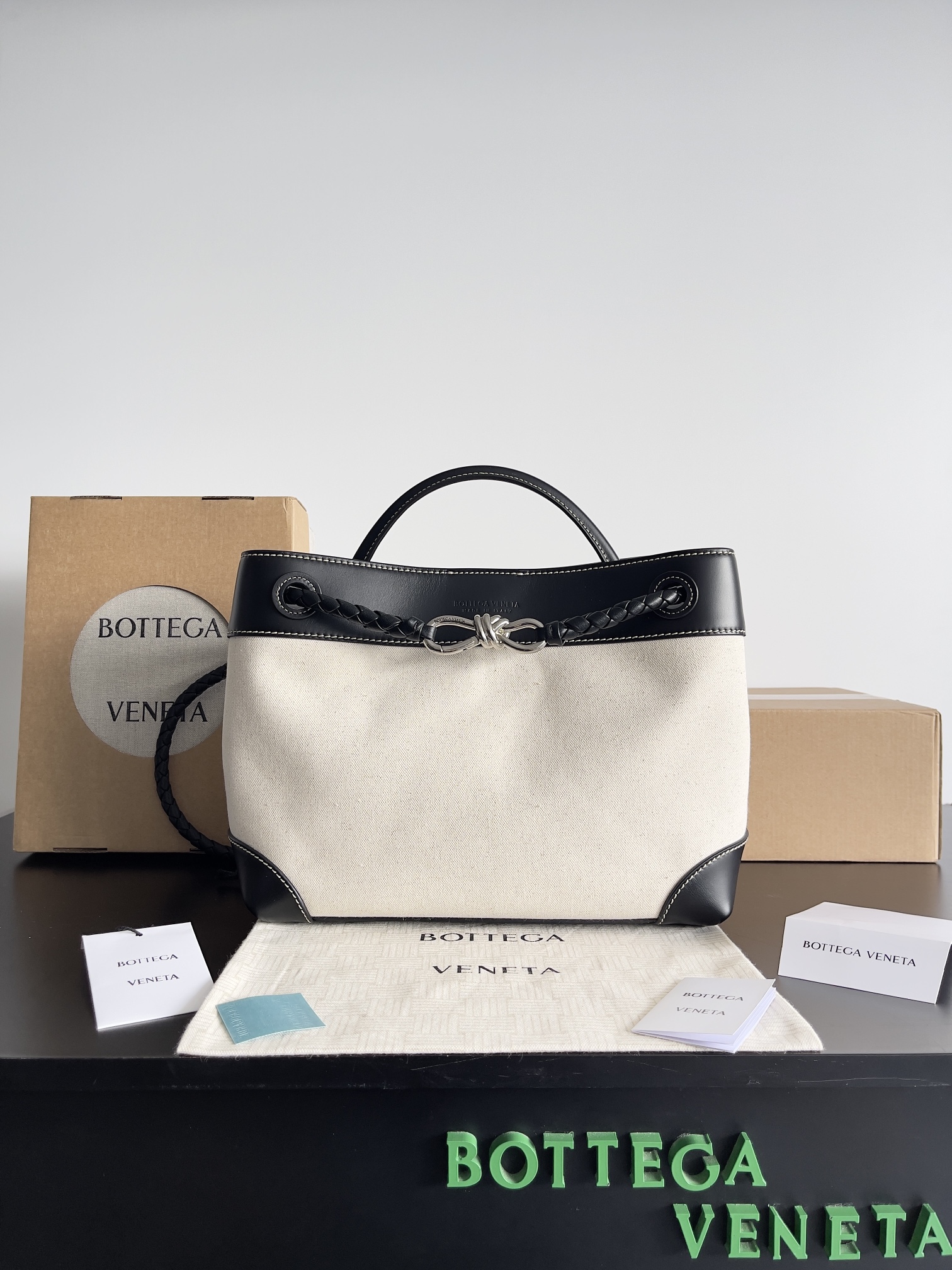[TOP] Bottega Veneta BV Leather Canvas Tote Bag - Three Sizes