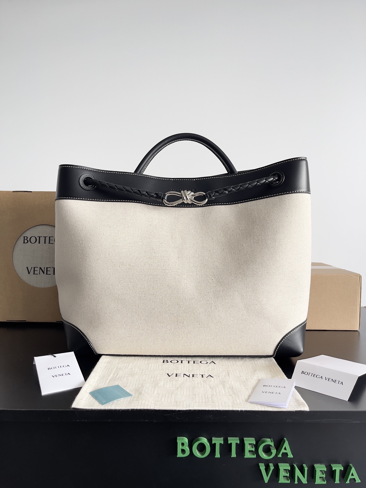 [TOP] Bottega Veneta BV Leather Canvas Tote Bag - Three Sizes