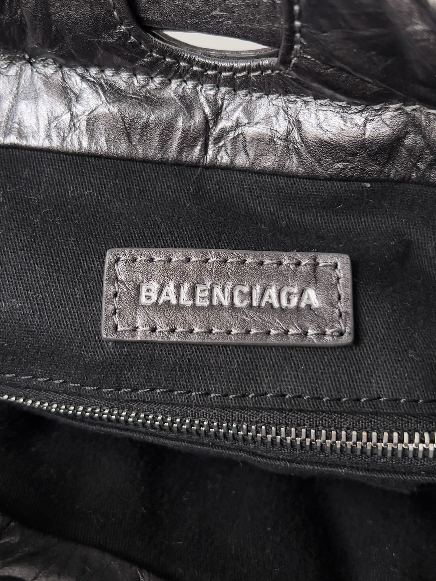 [TOP] BALENCIAGA CRUSH Leather Tote Bag 23.9×25.9×9.9 cm - Black