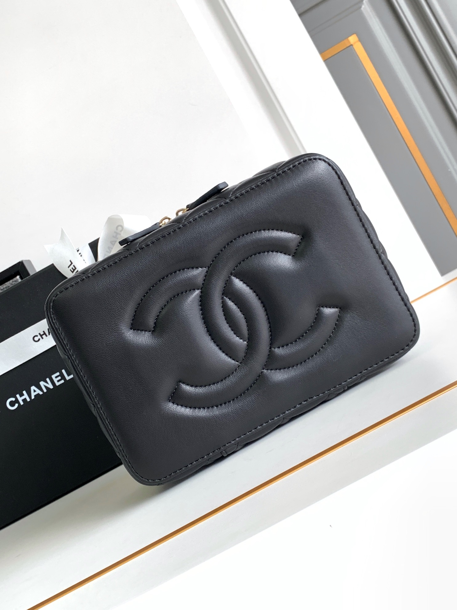 [TOP] CHANEL Lambskin Jewelry Box Cosmetic Bag - Black
