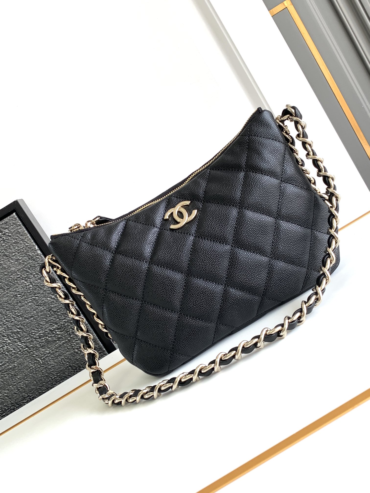 [TOP] CHANEL Calfskin Hobo Bag 15.5x20.5x6.5cm/19x24.5x9cm/35x23x11cm - Black