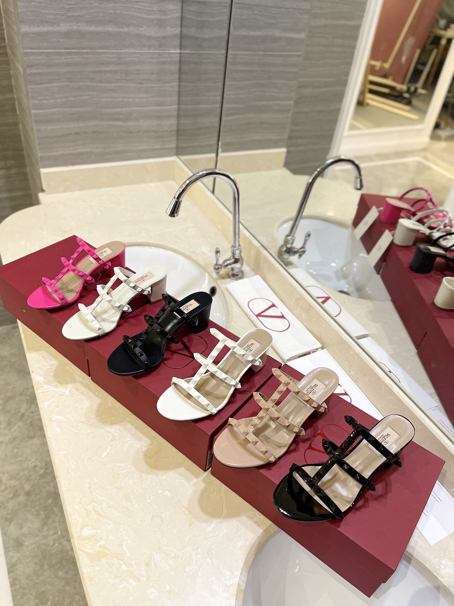 [TOP] VALENTINO Middle-heeled Slippers with Mini Rivets  - 6 Color