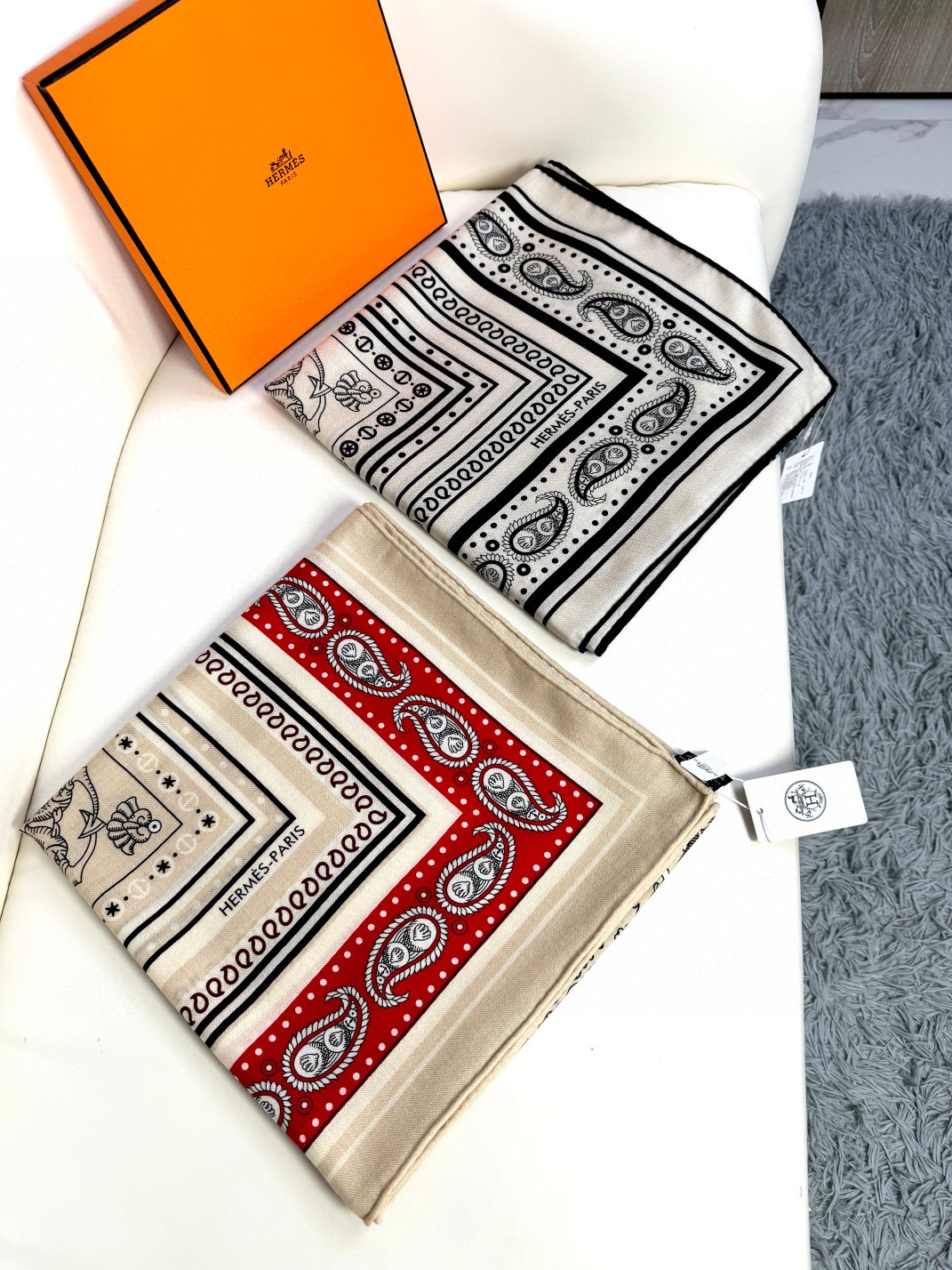 [TOP] HERMES Cashmere Scarf 135cm×135cm - 2 Colors