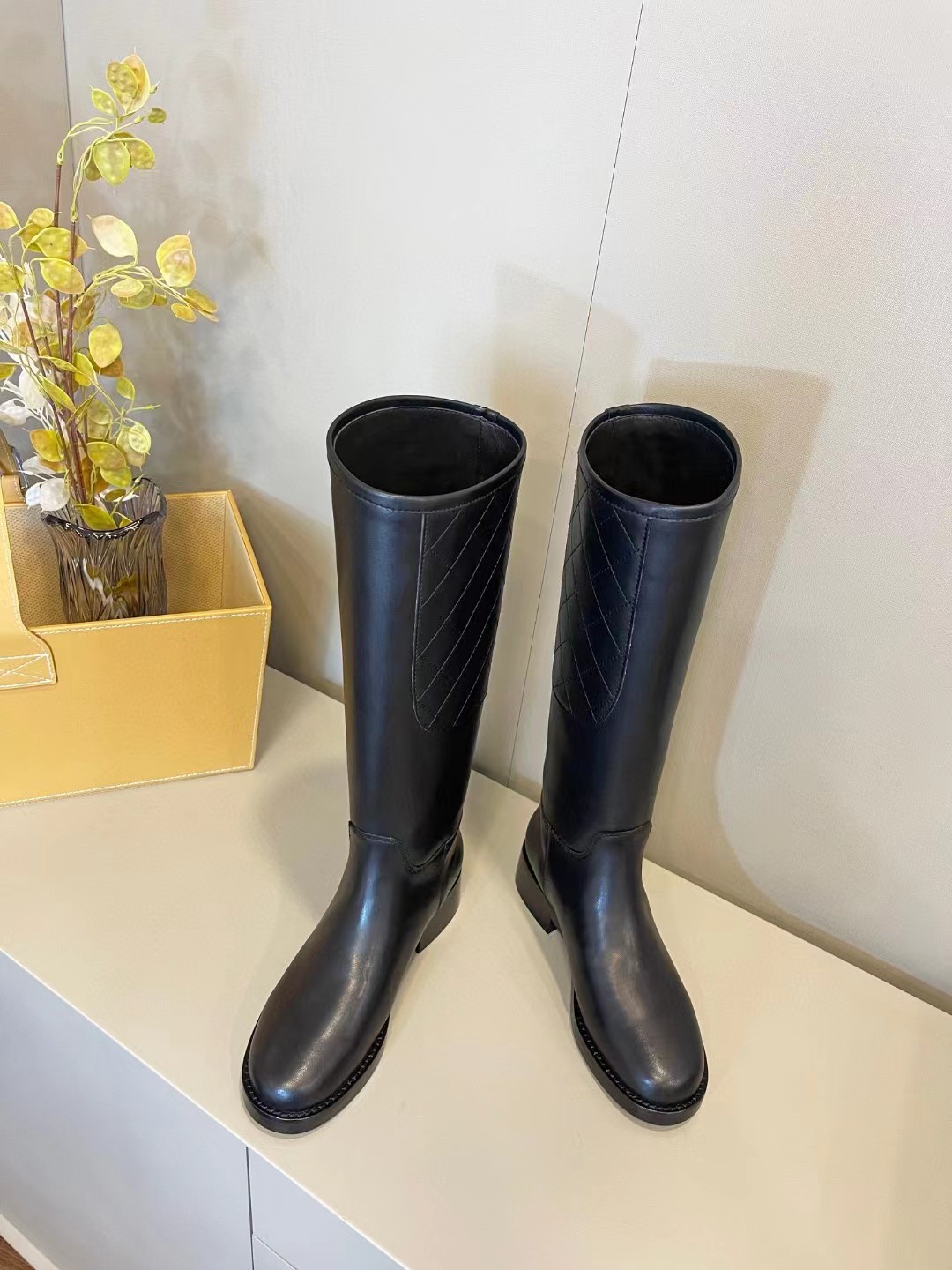 [TOP] CHANEL New Cowhide Boots - Black