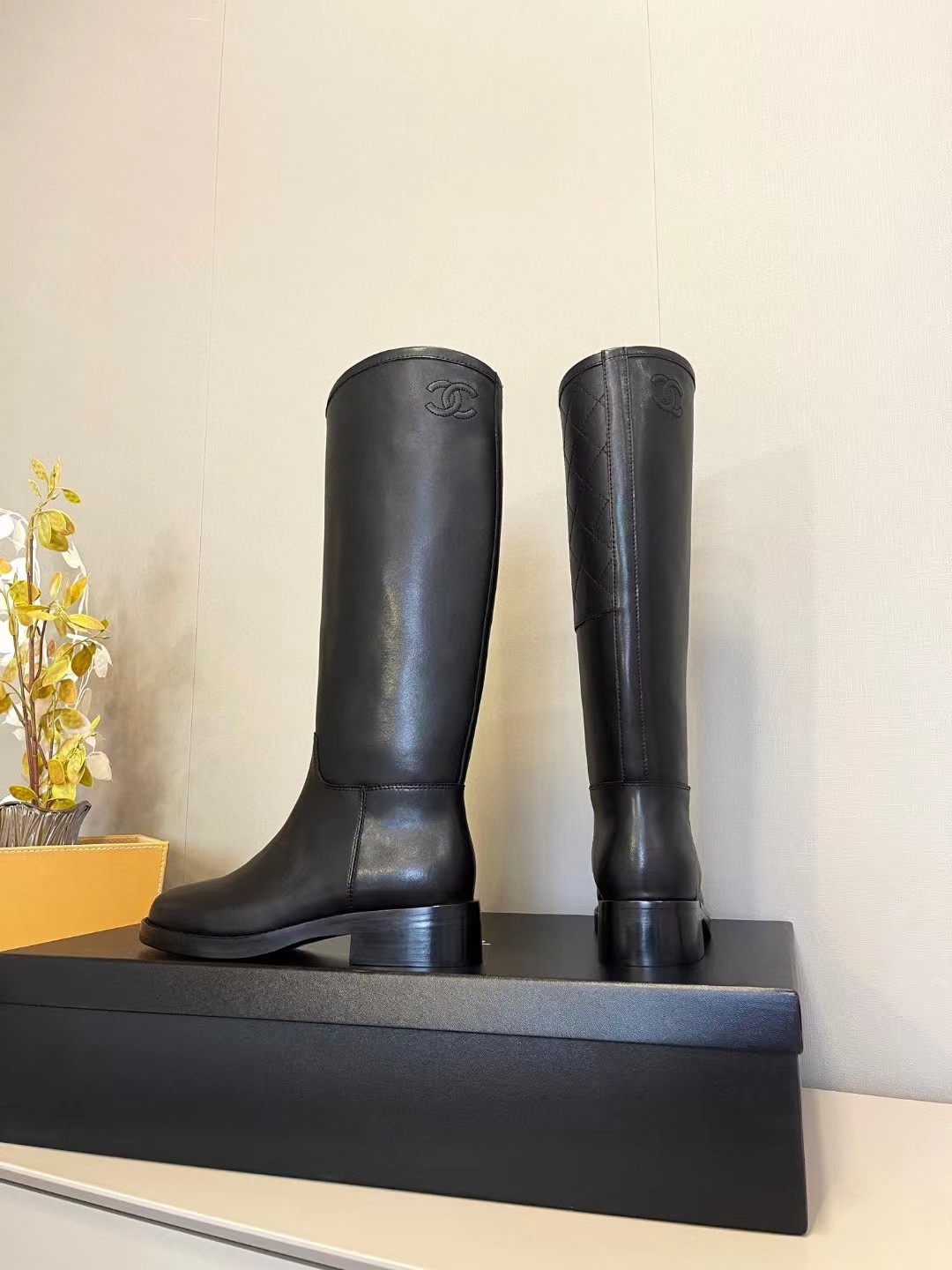 [TOP] CHANEL New Cowhide Boots - Black