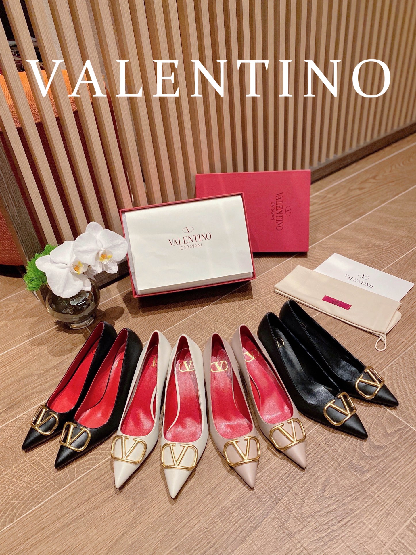 [TOP] VALENTINO Middle/High-heeled Pumps with Gold Logo - 4 Color