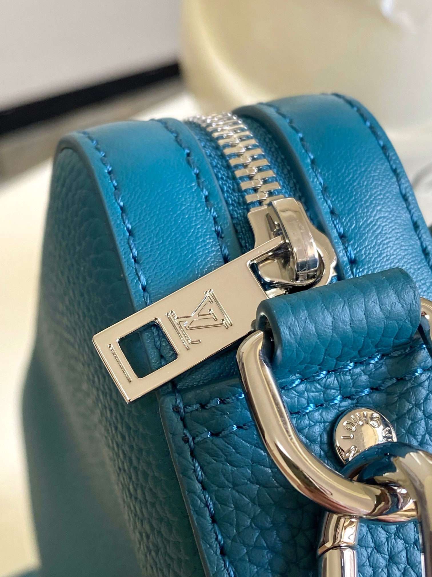 [TOP] Louis Vuitton LV Fastline Bag 23.5x18x7cm - Blue
