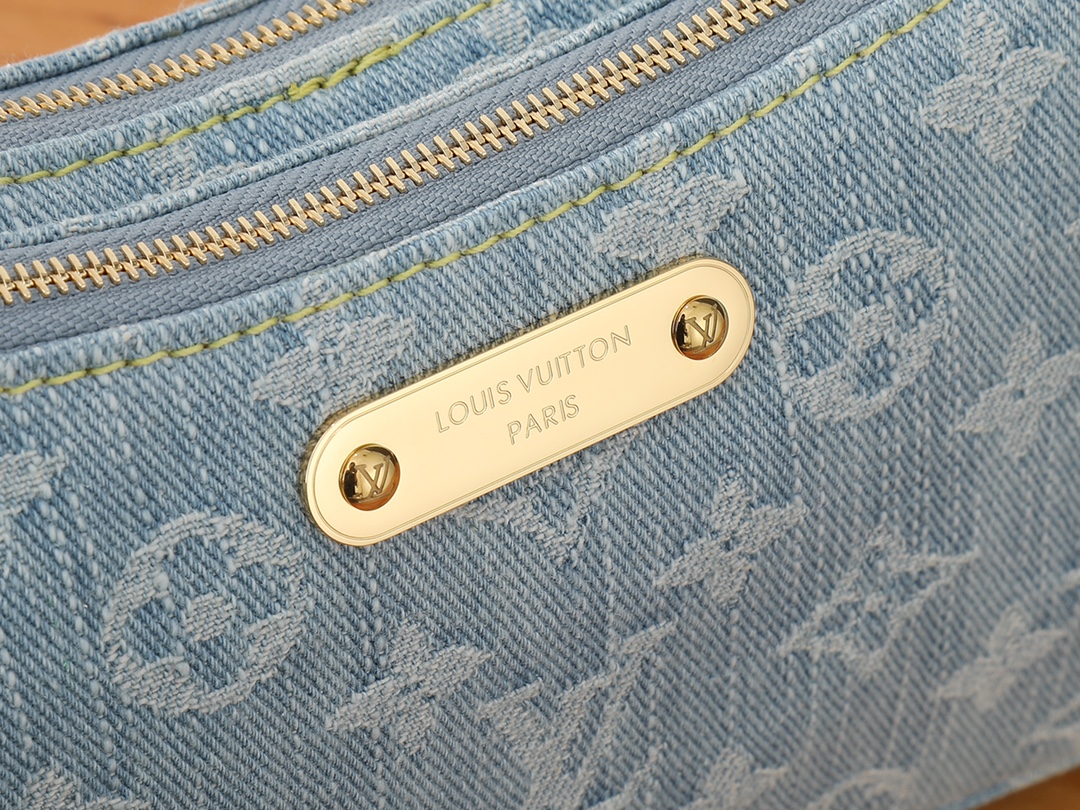 [TOP] Louis Vuitton LV Monogram Pochette Accessories Bag 24.5x13.5x6.5cm - Denim