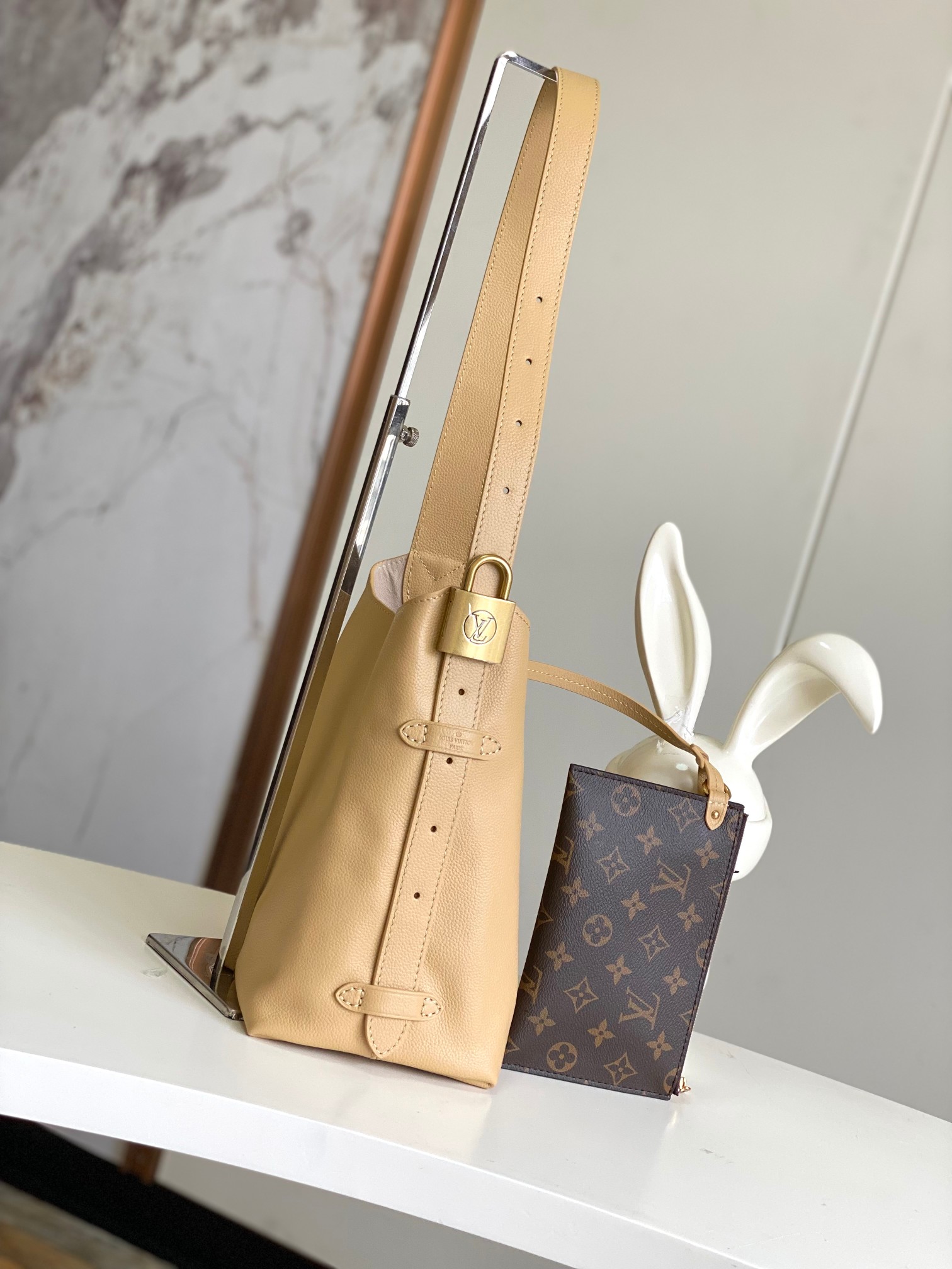 [TOP] Louis Vuitton LV Low Key Hobo Bag 24x28x16cm - 3 Color