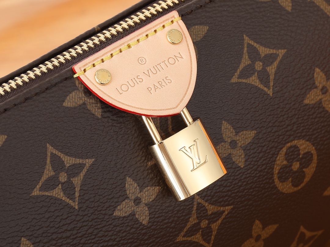 [TOP] Louis Vuitton LV Pochette Tirette Monogram Bag 22x12x5.5cm - Brown