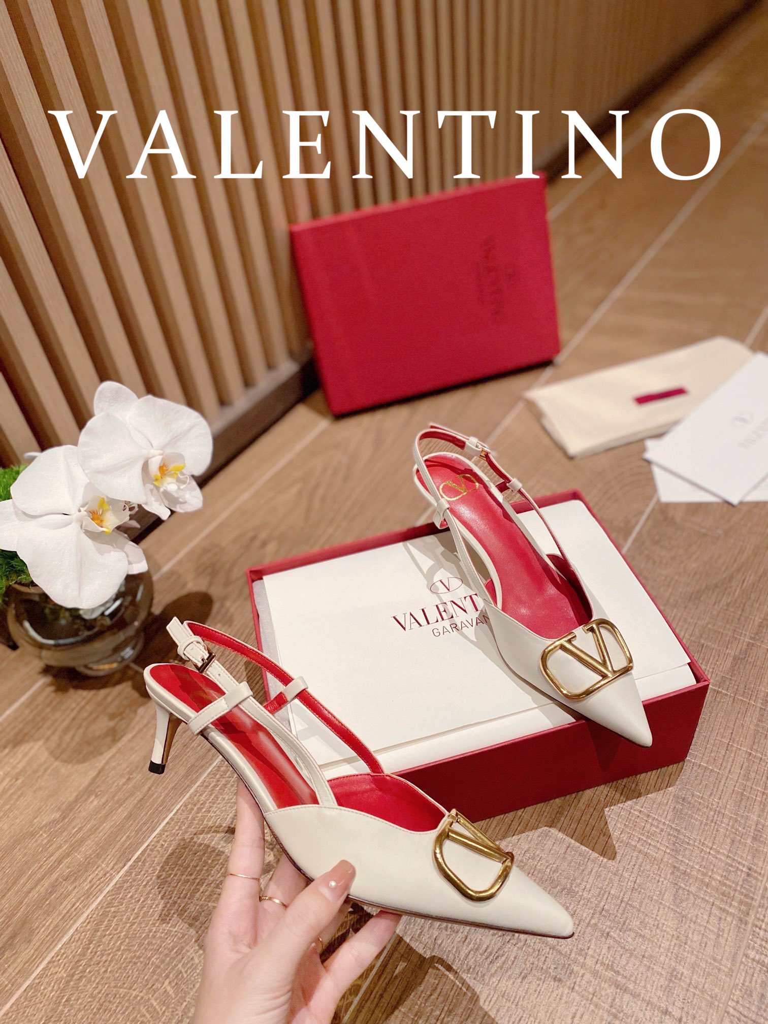[TOP] VALENTINO Middle/High-heeled Pumps with Gold Logo - 4 Color
