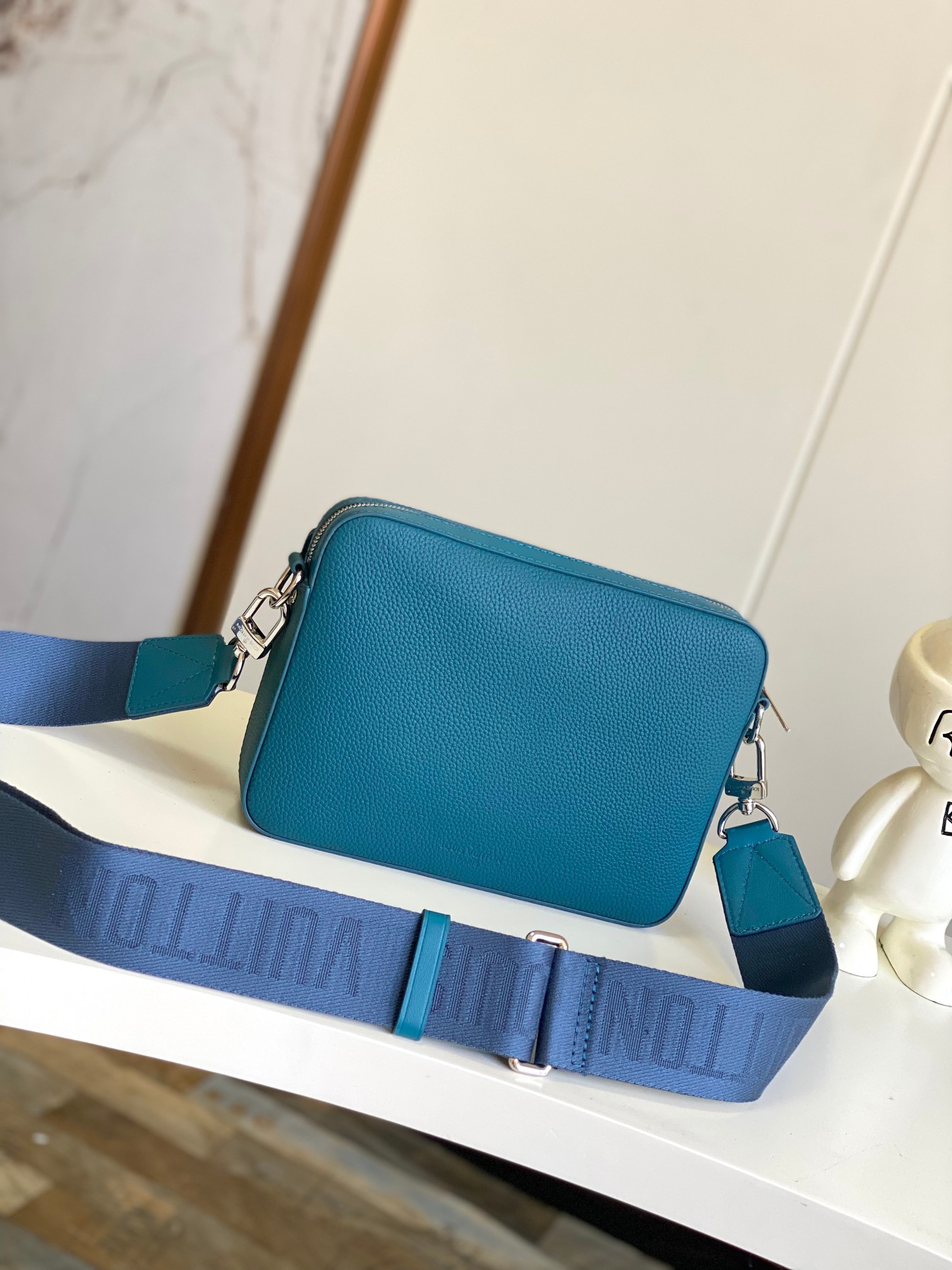 [TOP] Louis Vuitton LV Fastline Bag 23.5x18x7cm - Blue