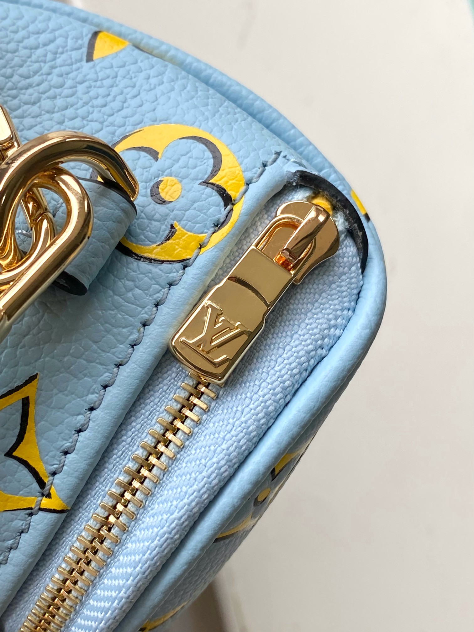 [TOP] Louis Vuitton LV Gradient Bum Bag Monogram Empreinte 17x12x9.5cm - Blue