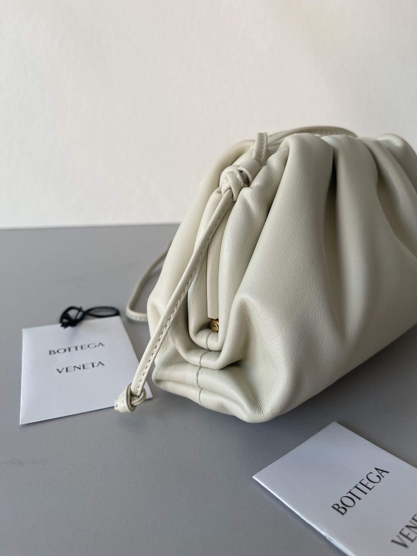 [TOP] Bottega Veneta BV Mini Pouch Bags 23*13*5cm - Beige