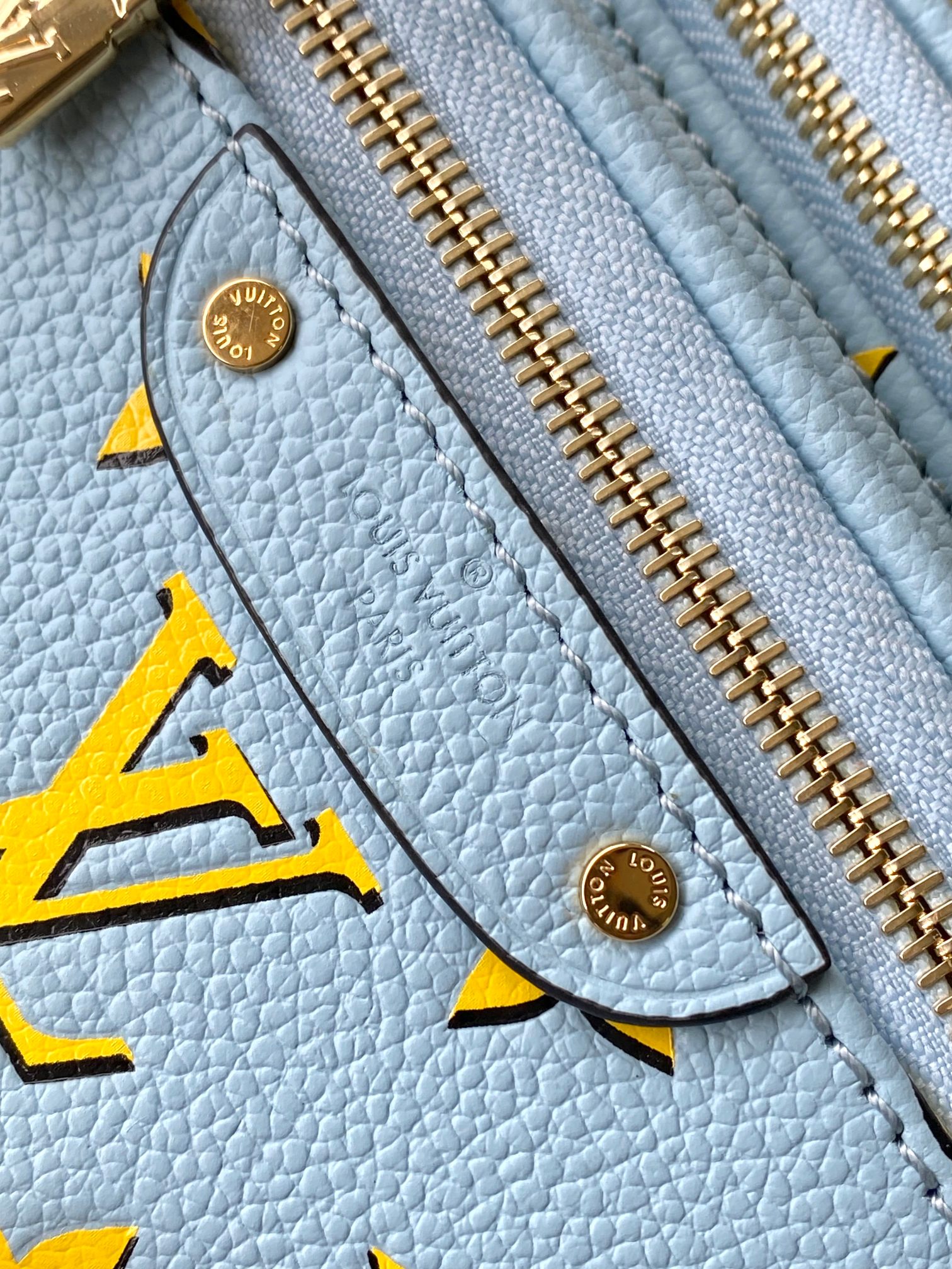 [TOP] Louis Vuitton LV Gradient Bum Bag Monogram Empreinte 17x12x9.5cm - Blue