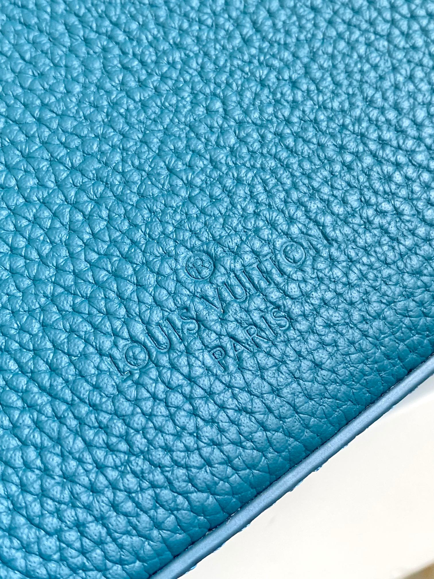 [TOP] Louis Vuitton LV Fastline Bag 23.5x18x7cm - Blue