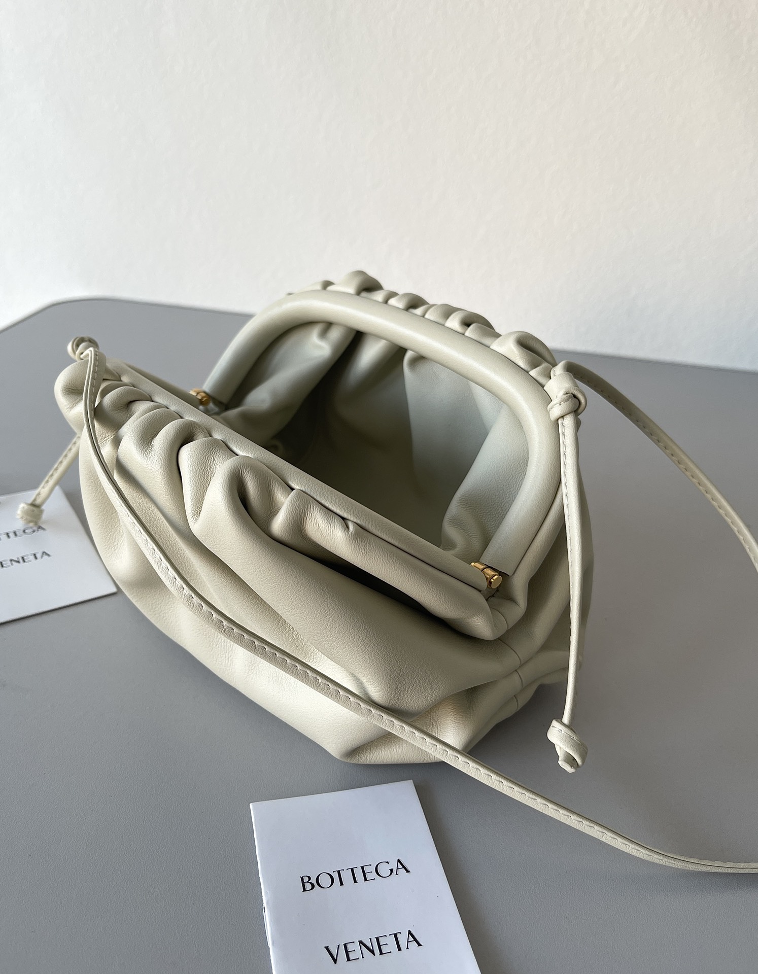 [TOP] Bottega Veneta BV Mini Pouch Bags 23*13*5cm - Beige