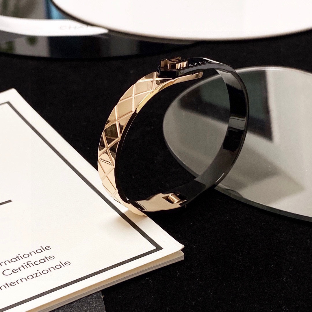 [TOP] CHANEL Bracelet-Black