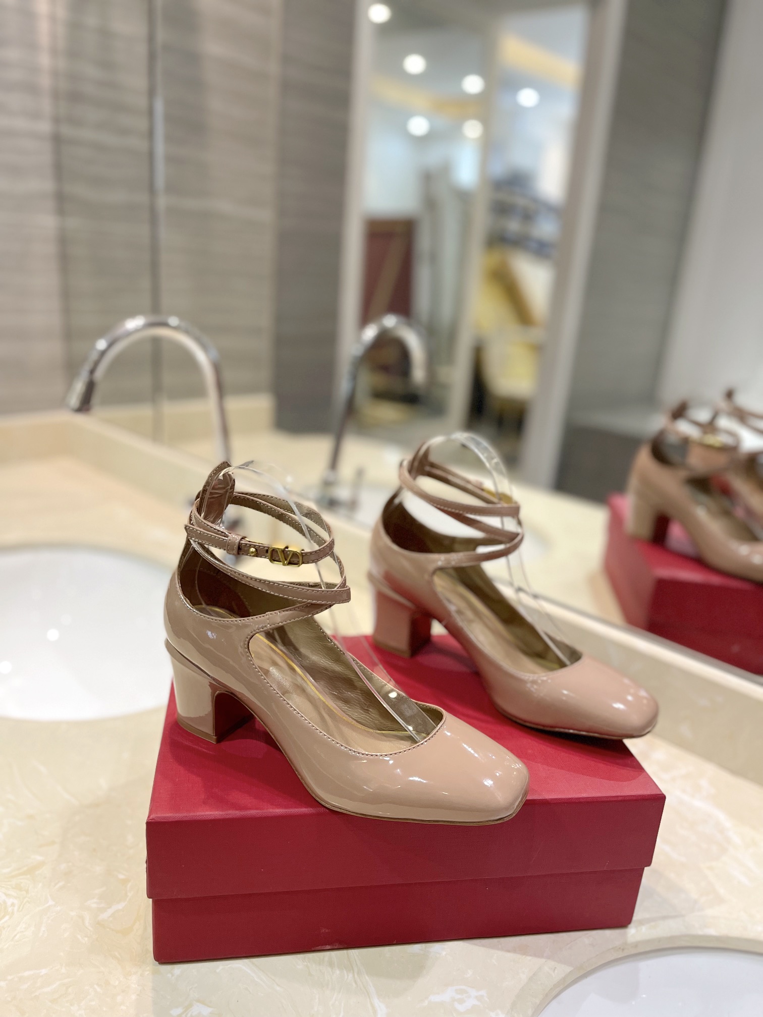 [TOP] VALENTINO High Heel Pumps with VLogo Signature - 5 Color