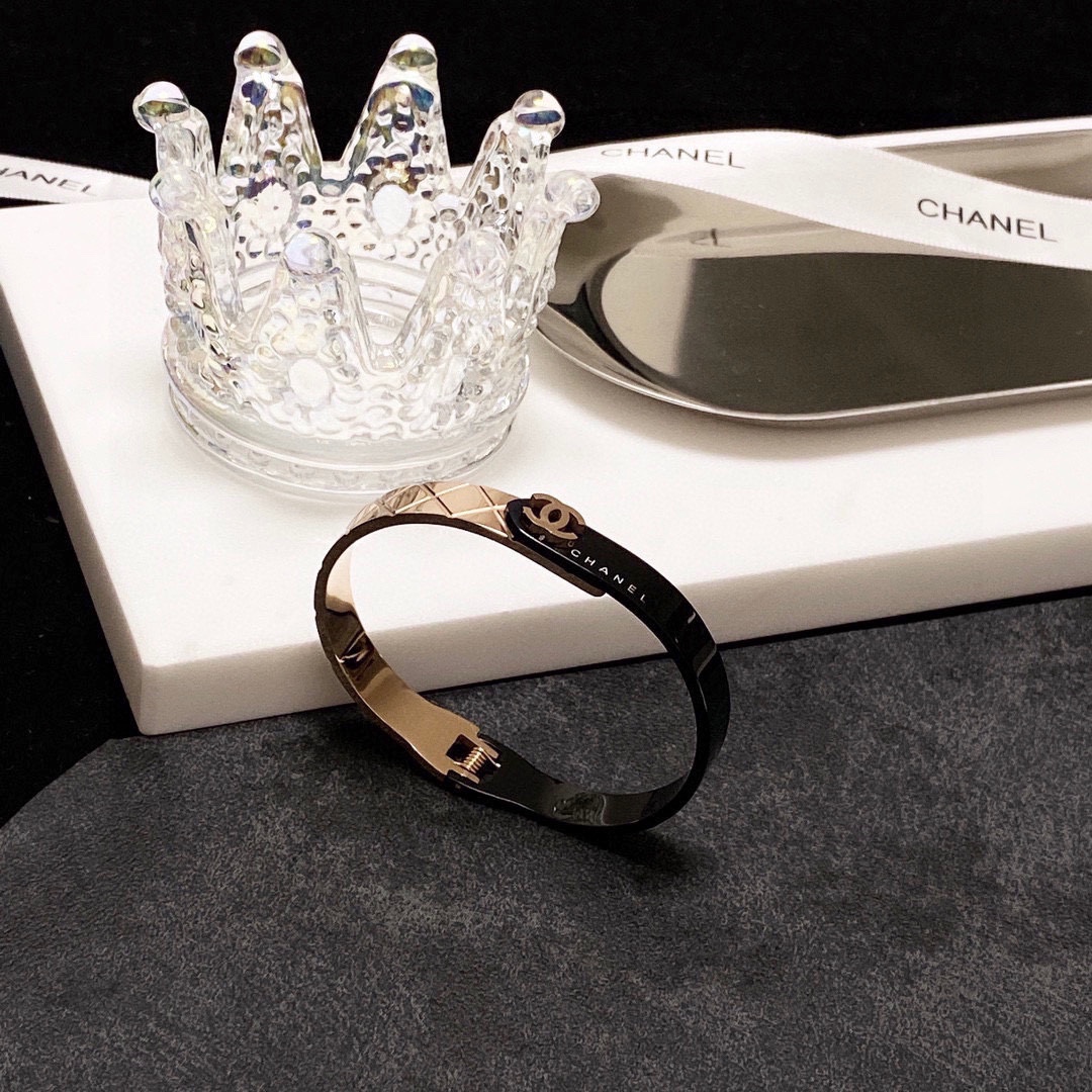 [TOP] CHANEL Bracelet-Black